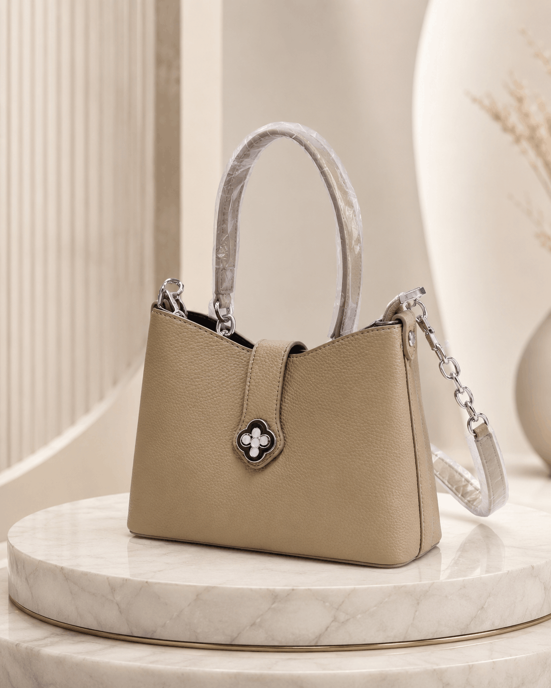 Elegant Floral Charm Shoulder Bag with Chain Strap